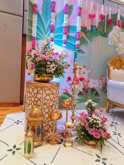 A side view showing the layering of different decorative props like lanterns, lamps, and flower pots to create a rich and detailed setup.