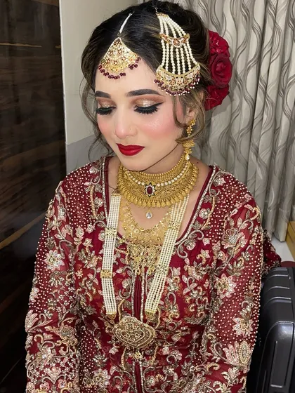 Simply "Noor" which means divine light. This bride looks absolutely radiant with her classic red lip and soft, shimmery gold eye makeup.