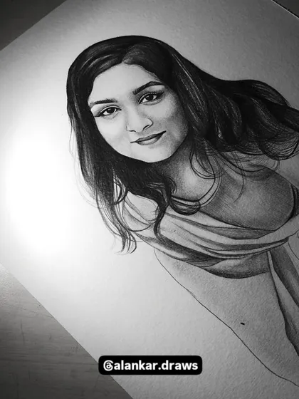 The same portrait, now with more details on the clothing. Even in a simple sketch, every part of the drawing gets my full attention.
