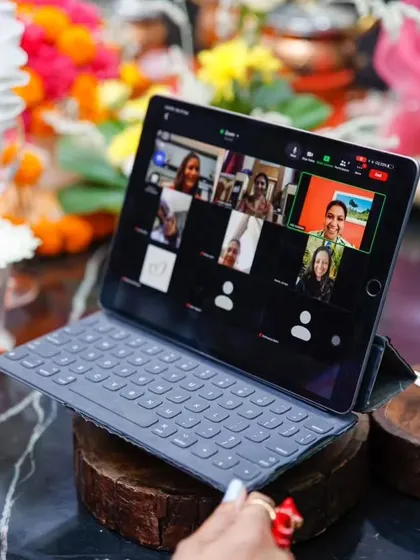 A snapshot from one of my interactive online workshops. From the comfort of your home, you can join our creative community, learn new skills, and ask questions in real-time as we style our tables together.