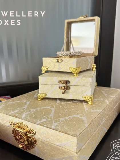 Here you can see the versatility of my jewelry box sets. The smallest box even includes a mirror, making it a perfect travel companion or a lovely addition to your dressing table.