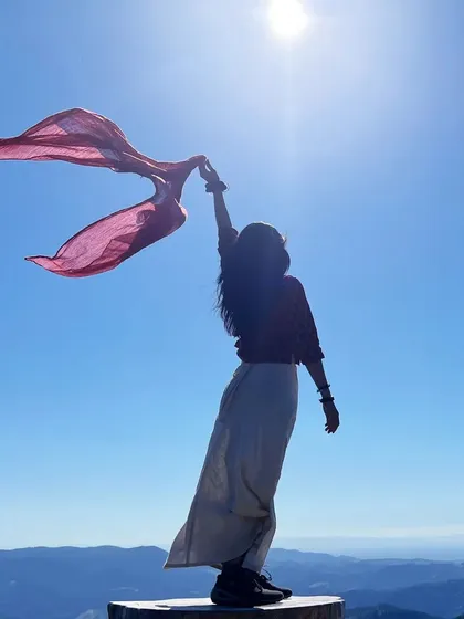 As the year comes to an end, I reflect on the beautiful journey. This moment captures a feeling of freedom and gratitude for all the wonderful connections made through yoga.