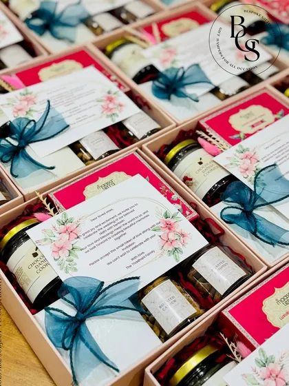 These elegant invitation hampers are the perfect way to announce your wedding. The personalized cards and thoughtfully chosen items inside create an exciting and luxurious first impression for your guests.