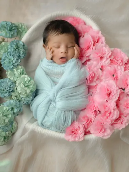 We love getting creative with our newborn sessions. This custom floral heart setup is just one way we design unique and artistic swaddle portraits for your little one in our studio.