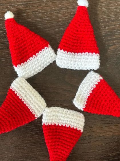 These mini Santa hat brooches are a simple and adorable way to show your Christmas cheer. They are lightweight and can be pinned on any fabric.