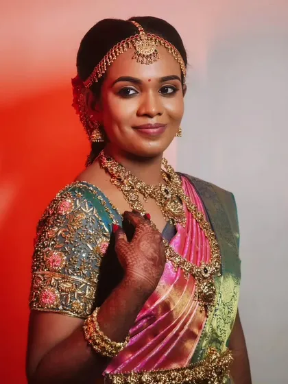 A lovely close-up of a bride's muhurtham look. Her smile and the glow on her skin show how happy and confident she feels.