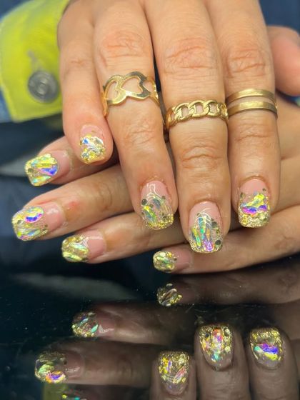 Another view of the eye-catching shattered glass foil nails.