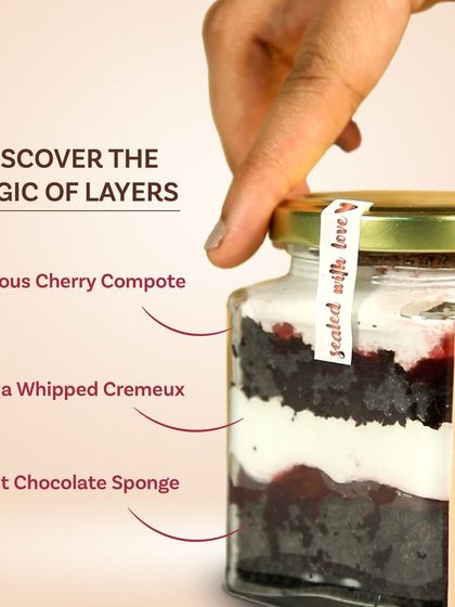 Neeth Medappa - Dessert Tables & Pâtisserie Handcrafted Macarons, Cakesicles & Dessert Jars photo 6