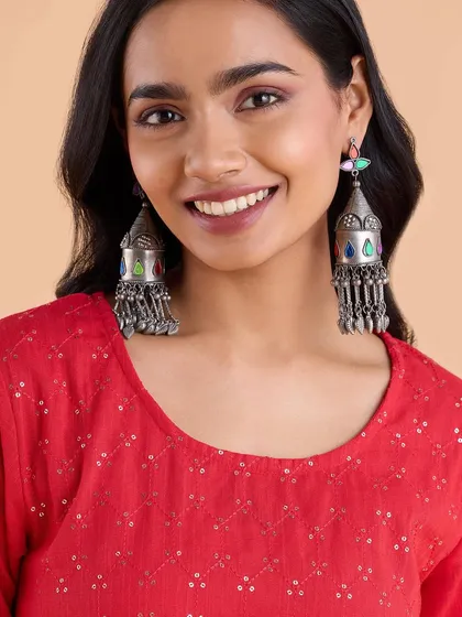 A minimal makeup look for a Nykaa Fashion shoot. The focus is on clean skin, groomed brows, and a hint of color on the lips, allowing the model's natural beauty and the ethnic wear to take center stage.