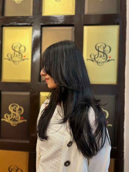 The side profile of this layered haircut shows how the layers are seamlessly blended to create movement and remove weight, resulting in a light, airy style.