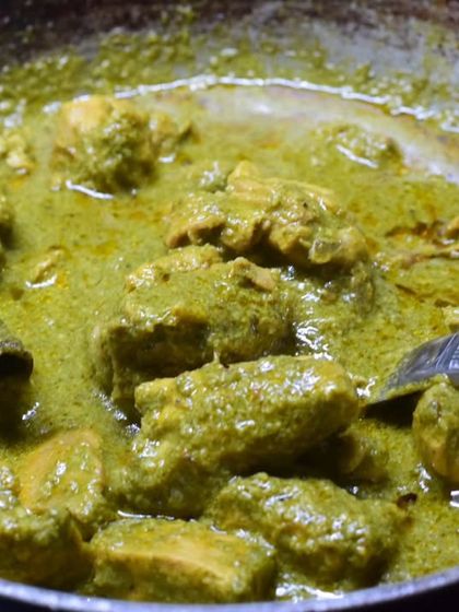 Hirwa Chicken (Green Chicken), for those who enjoy subtle flavours. This mild curry is made with a green masala base and is perfect for anyone who can't handle too much spice.