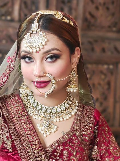 A close-up of a bride wearing a beautiful Kundan and pearl set. The soft, neutral tones make it a versatile choice for many different outfits.