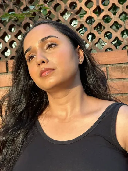 Radiant skin creates a radiant mood. This look is all about dewy, luminous skin, lightly contoured cheeks, and glossy lips for a fresh, healthy, and sun-kissed appearance.
