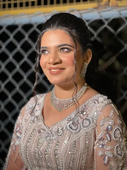 A beautiful portrait of the bride, her makeup looking flawless from every angle.