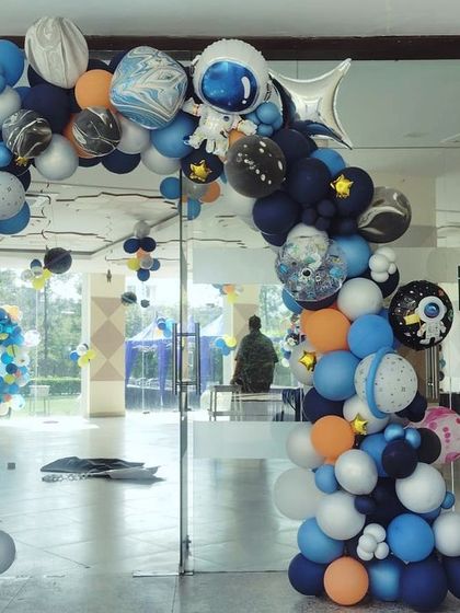 Welcome to a space excursion. We created this galactic entrance with a massive balloon arch featuring planet-themed balloons, stars, and an astronaut, setting the stage for an out-of-this-world birthday adventure.