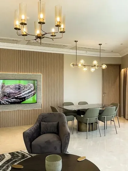In this apartment at Lodha World One, I embraced the Art Deco style. The space is brought to life with classical elements, contemporary touches, and an abundance of Swarovski lighting that blends perfectly with the chosen colors and textures.