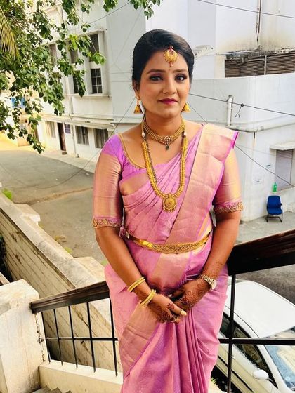 This client wanted a natural glam look. I focused on creating a flawless base and adding a pop of colour on the eyes to match her saree.