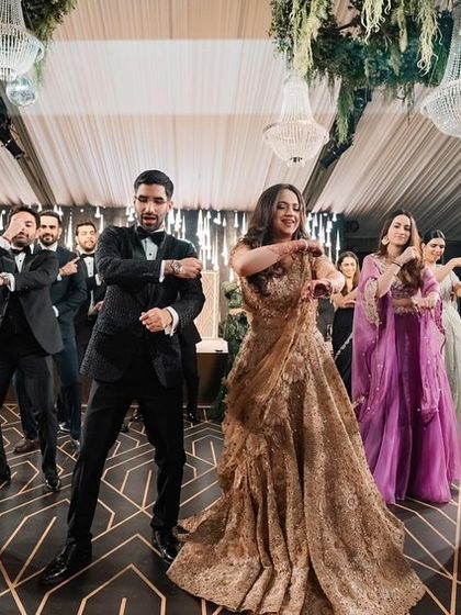 A fun, synchronized group dance at a London wedding reception. We travel with you to ensure your destination wedding sangeet is flawless.