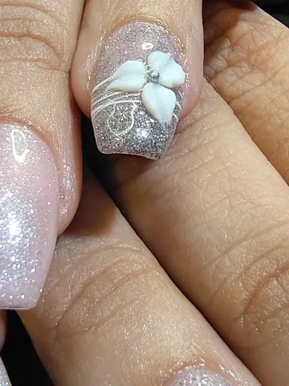 The combination of soft pink shimmer and silver glitter makes this design so dreamy.