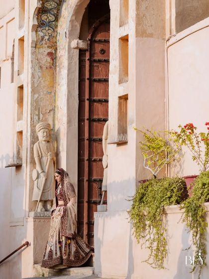 A bride in her regal lehenga, making a grand entrance at the historic Fort Neemrana.