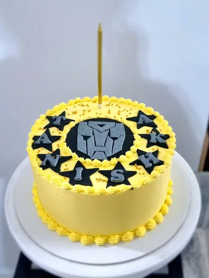 Another view of the Transformers buttercream cake, a great option for a quick and fun themed party.