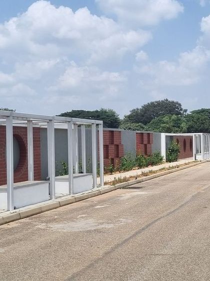 An identical view of the modern boundary wall design.