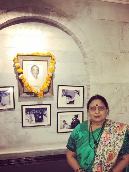 The celebrated folk singer Sharda Sinha, known as 'Bihar Kokila', standing in front of my wall of legends. I am honored to be a space where artists of her stature feel at home.
