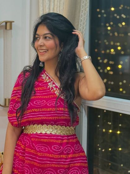 Festive vibes. I love how the light catches the details on this outfit. I always look for pieces that have that little something extra.