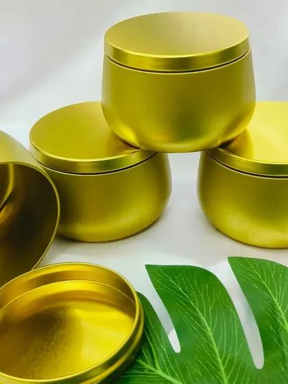 Our gold-colored tin jars add a touch of luxury to any candle. They are perfect for festive seasons or for creating an elegant home fragrance collection.
