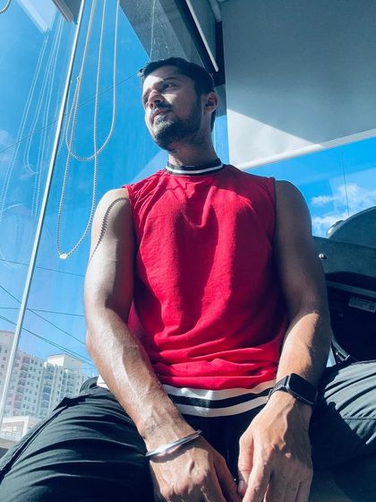 Wake up. Work out. Conquer. Taking a moment to rest and reflect during a workout is just as important as the work itself.