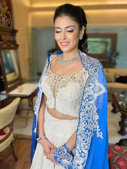 For the bride who dares to be different. I loved creating this striking blue winged eyeliner, a bold yet elegant choice that adds a pop of personality to a classic white and blue ensemble.