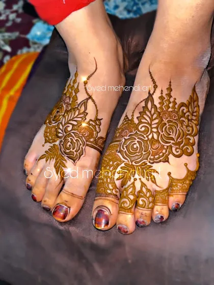 A designer feet design with intricate rose patterns, perfect for any occasion.