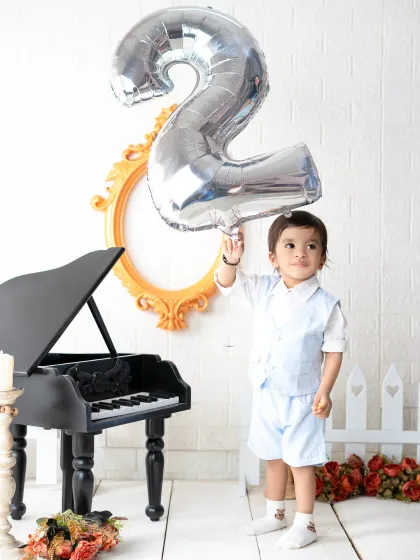 Milestone Birthdays & Cake Smash Fun photo 12