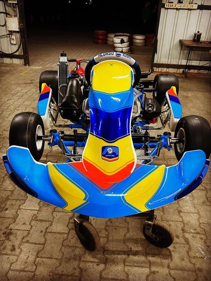 A front view of the FA Alonso Kart.