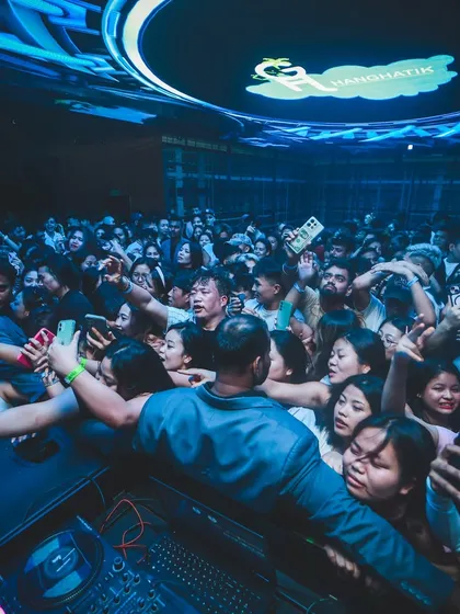 The connection with the crowd is everything. This is why I do what I do. Seeing everyone united by the music, singing along, and feeling the vibe is the ultimate goal.