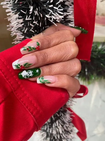 This elegant Christmas design combines a classic French manicure with festive holly leaves and berries. I also added a custom initial on an accent nail for a personalized touch, making it perfect for the holiday season.