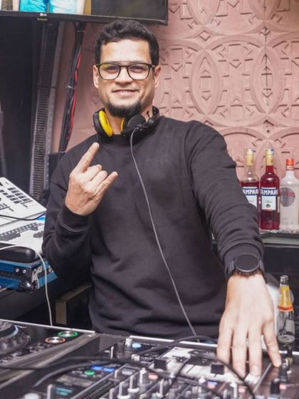 Hemanth Bhat - Club & Nightlife DJ Behind the Decks photo 21