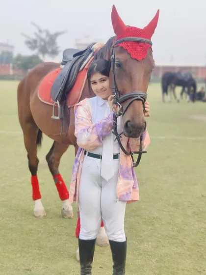 Our location is ideal for individual and fashion portraits. This young rider, dressed in full equestrian gear, poses with her horse for a classic and professional-looking shot.