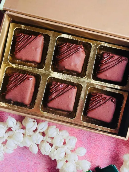 These Nutella Fudge Bites are a Diwali special. Each bite is a rich, creamy Nutella fudge wrapped in velvety chocolate, perfect for gifting or indulging.