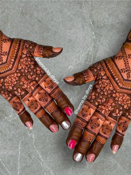 Elegant Back Hand & Minimalist Art photo 42