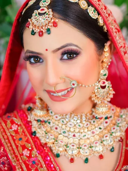 A classic bridal portrait where everything comes together perfectly. I work to make sure you feel comfortable, which brings out genuine smiles like this one. Notice the sharp detail on the intricate jewelry and the soft, flattering lighting that makes the bride glow.