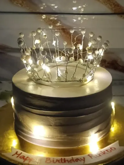 A cake fit for a queen, complete with a light-up crown. The delicate fairy lights woven into the crown topper give this cake a magical glow.