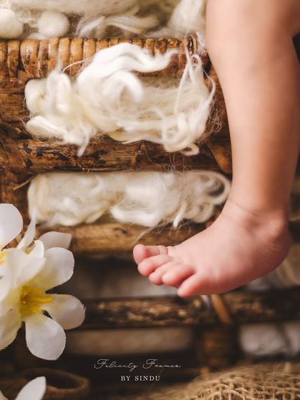 The tiniest of toes. I love capturing the little details, from their feet to their hands, because these are the things that change in the blink of an eye.