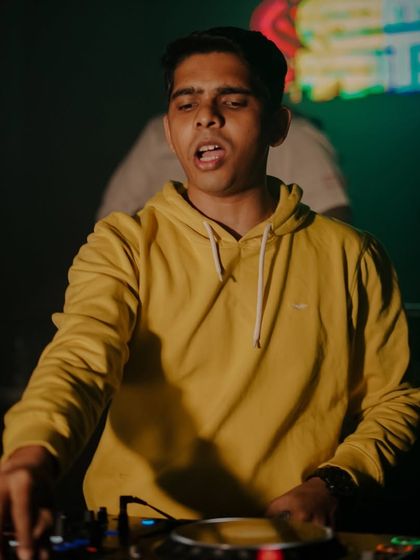 The Vibe: On The Decks & On The Floor photo 14