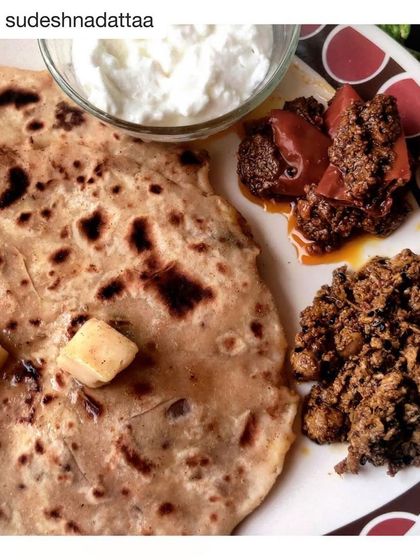 This picture was shared by a happy customer. A hot aaloo paratha with butter, dahi, and my homemade Bharwa Mirchi pickle. Seeing you enjoy my food is the greatest reward.
