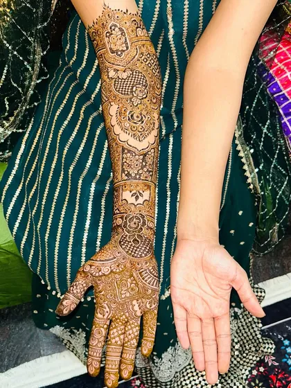 Another view of this unique fusion design, showing the beautiful contrast between the two styles.