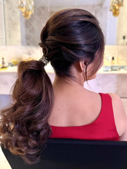 A side view of the voluminous low ponytail, perfect for a party.