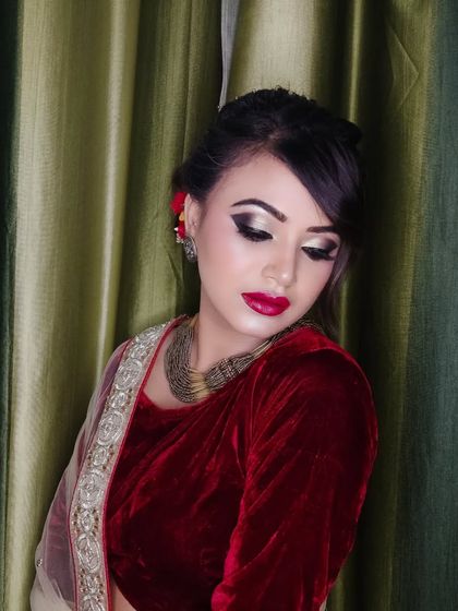 Another angle of the beautiful eye makeup.