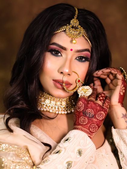 I love to play with color and create the perfect look for you. This dual-toned eye makeup is a great example of a creative yet wearable bridal style.