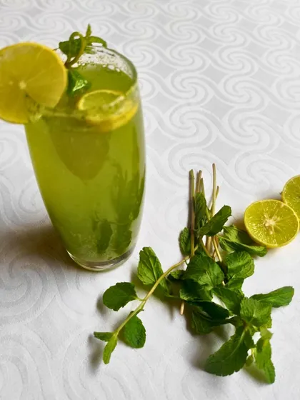 Beat the Mumbai heat with our refreshing Minty Lemon Fizz. This zesty cooler is the perfect blend of fresh mint, tangy lemon, and a bit of sparkle to cool you down on a hot day.